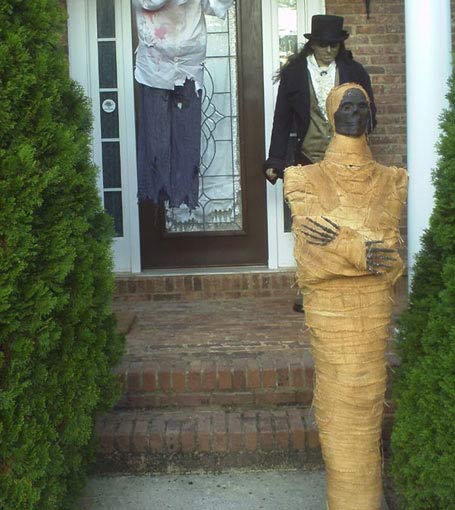 Realistic Halloween Egyptian Mummy with Butler Geeves