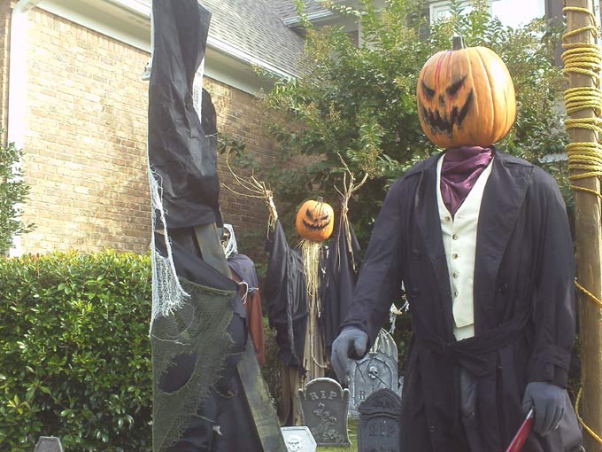 Halloween Scene Gallows, executioner Sleepy Hollow scarecrow, coffin corpse 