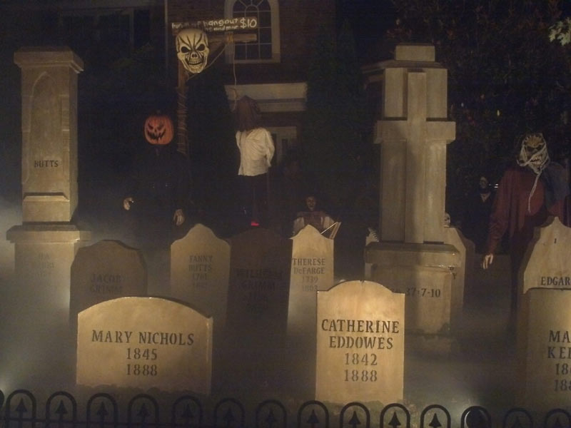 Night View Graveyard Skull Orchard Cemetery Ichabod Crane, Baltus Irving and Cross Head Stones