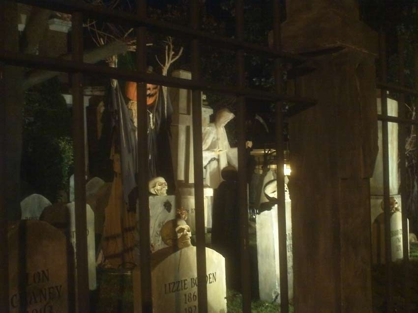 Night View Halloween Graveyard with PennyWise Clown and Wolf Creature 