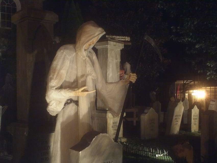 Night View Halloween Graveyard with PennyWise Clown and Wolf Creature